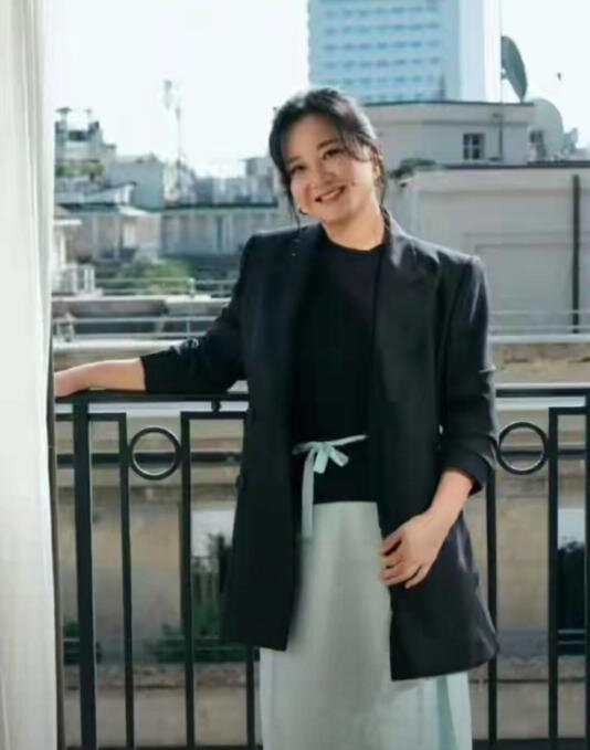 贾玲坦言自己又活过来了，大方承认体重反弹了，直言不再逼自己极端自律，活得通透了